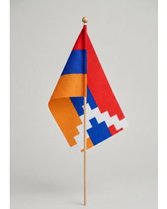 Դրոշ փայտիկով ԼՂՀ ավտոմեքենայի